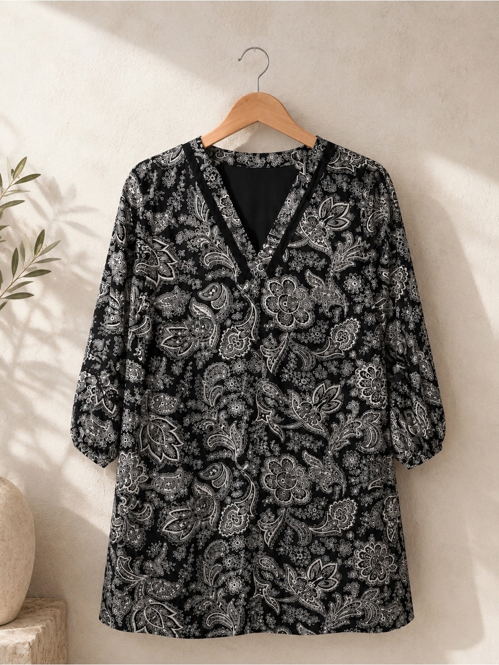 Banana Republic Black White Paisley Shift Dress Size 2 Lined Boho V-Neck